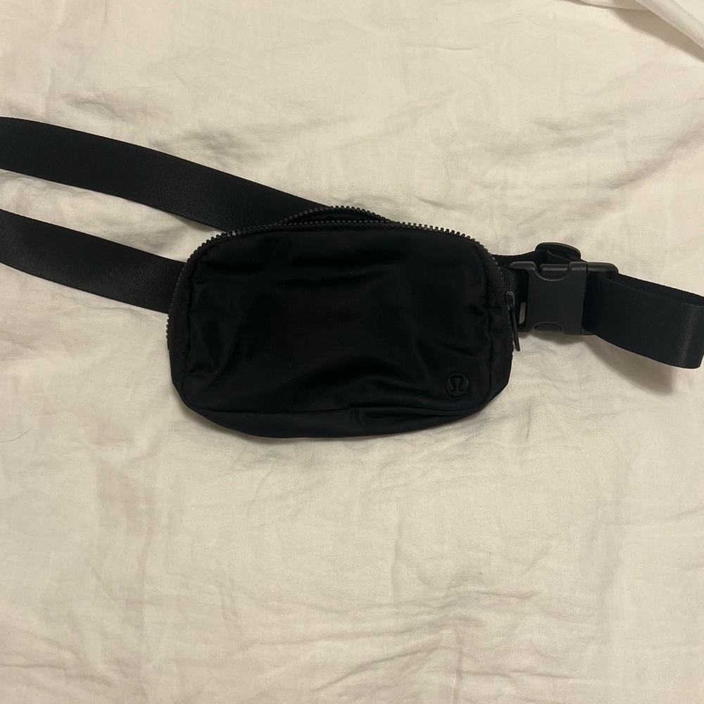 LULULEMON FANNY PACK